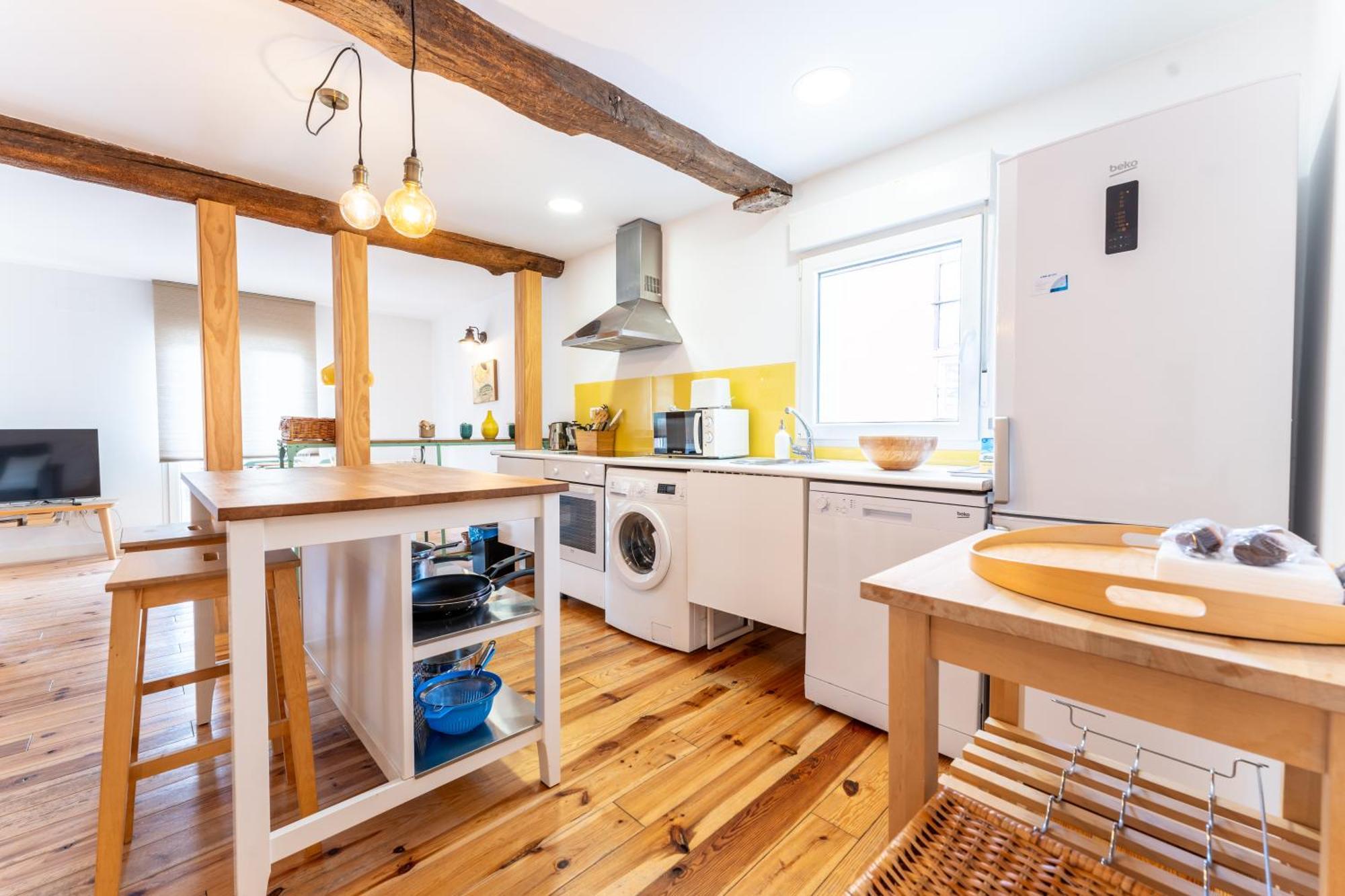 Warm And Inviting, Central Location By Urbanhosting Santander Exterior foto